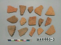 藏品(紅褐色夾砂陶片)的圖片